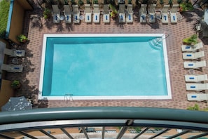 Chambre, 2 grands lits, non-fumeur | Piscine