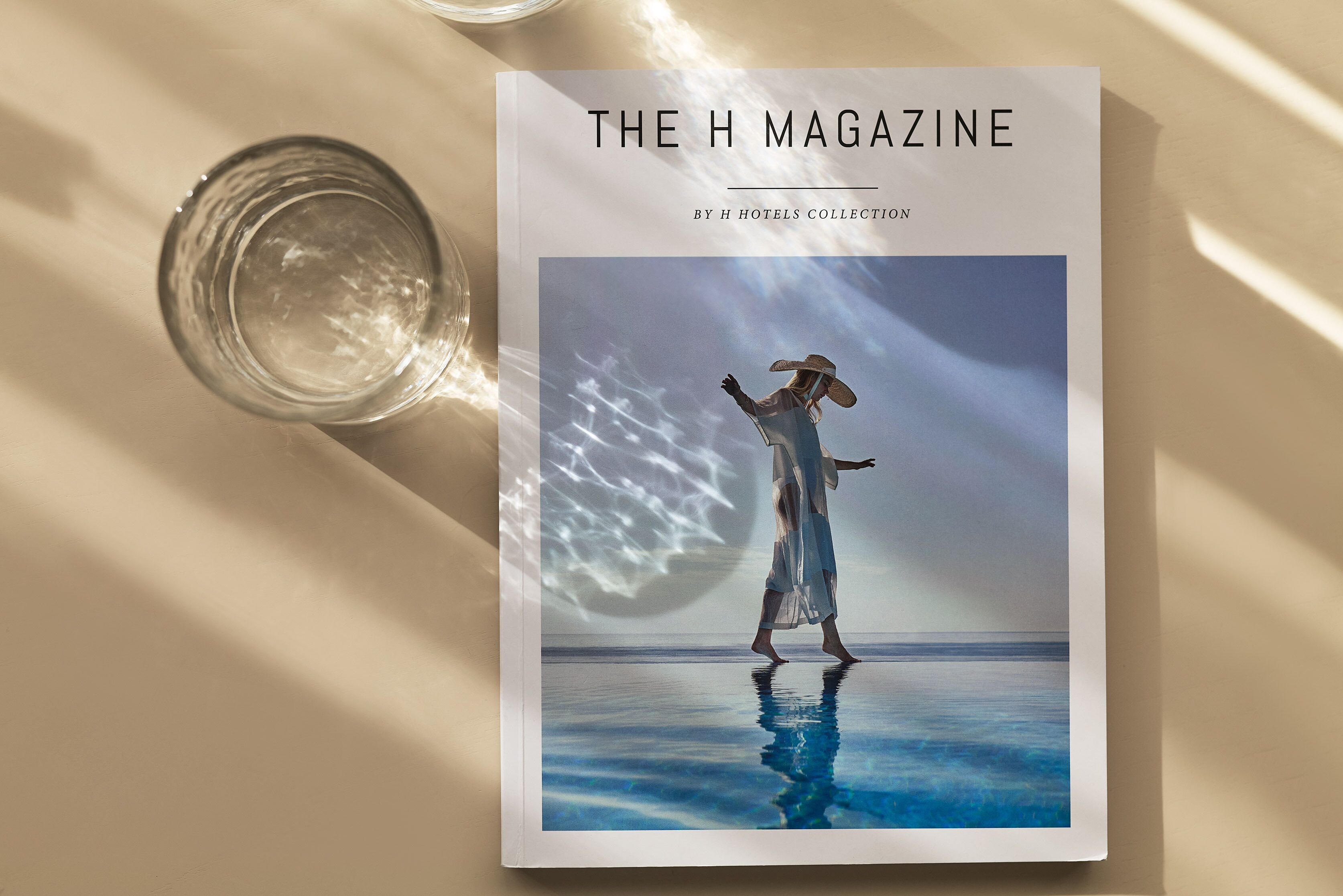 Una revista titulada “THE H MAGAZINE” de H HOTELS COLLECTION.