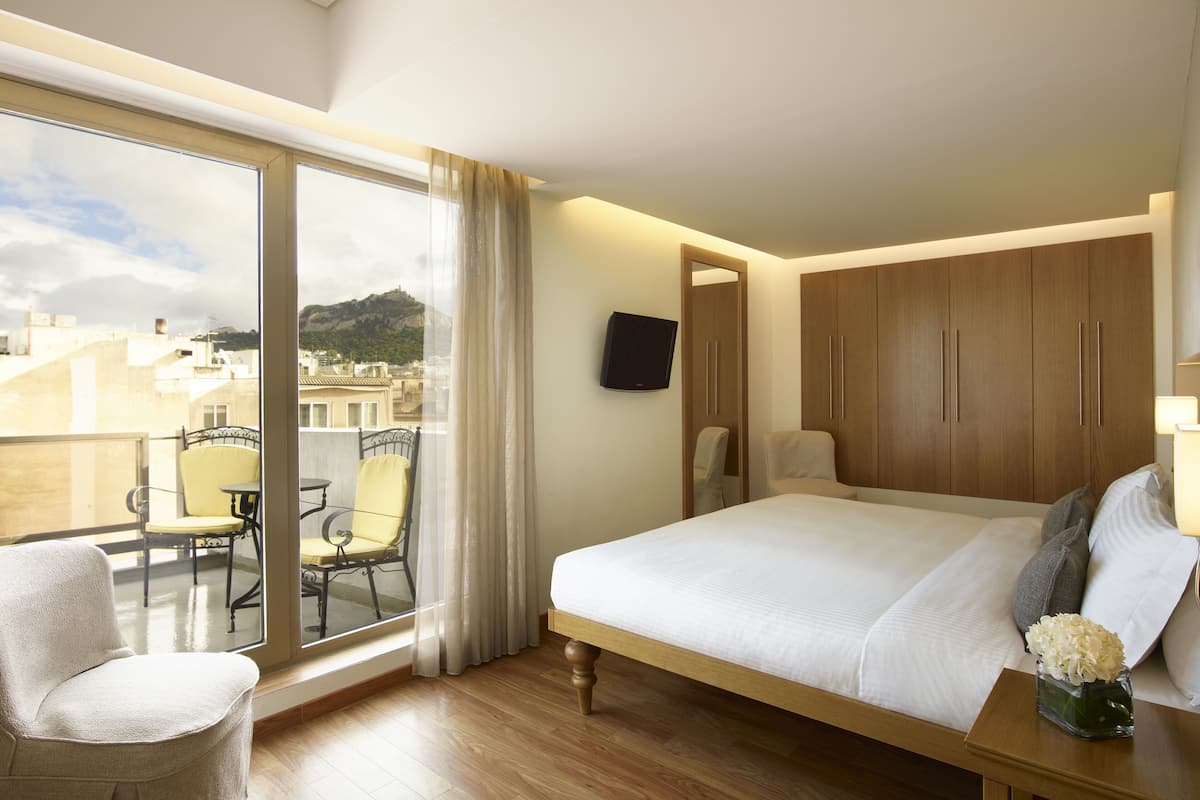 Minibar, in-room safe, desk, blackout drapes