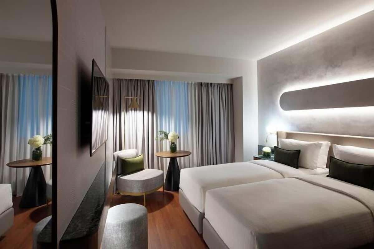2 bedrooms, minibar, in-room safe, desk