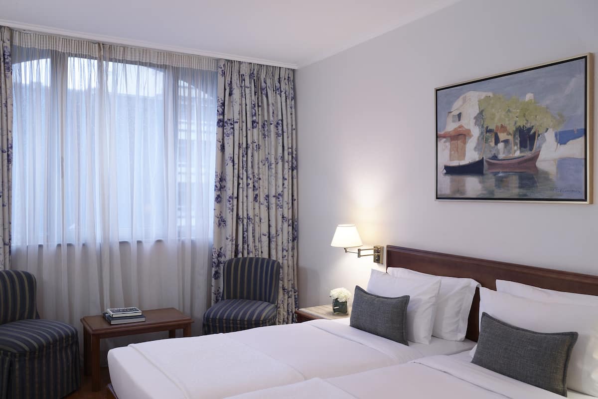 2 bedrooms, minibar, in-room safe, desk