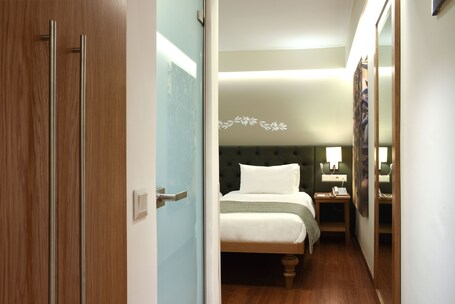 Titania Hotel - Image 66
