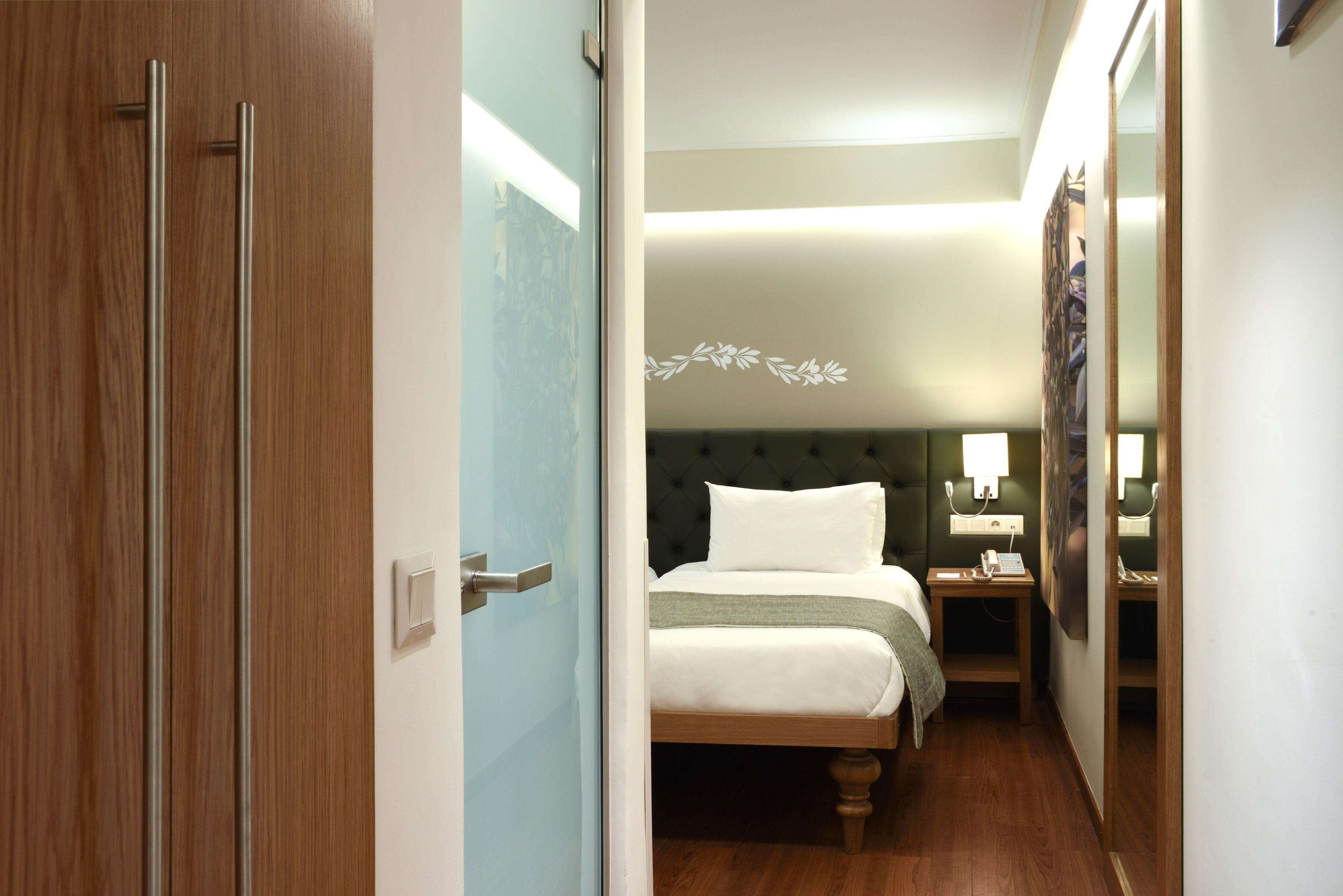 Superior Family Room Atrium View | Minibar, in-room safe, desk, blackout curtains