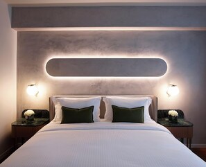 Habitació | Minibar, caixa forta a l'habitació, escriptori i cortines opaques 
