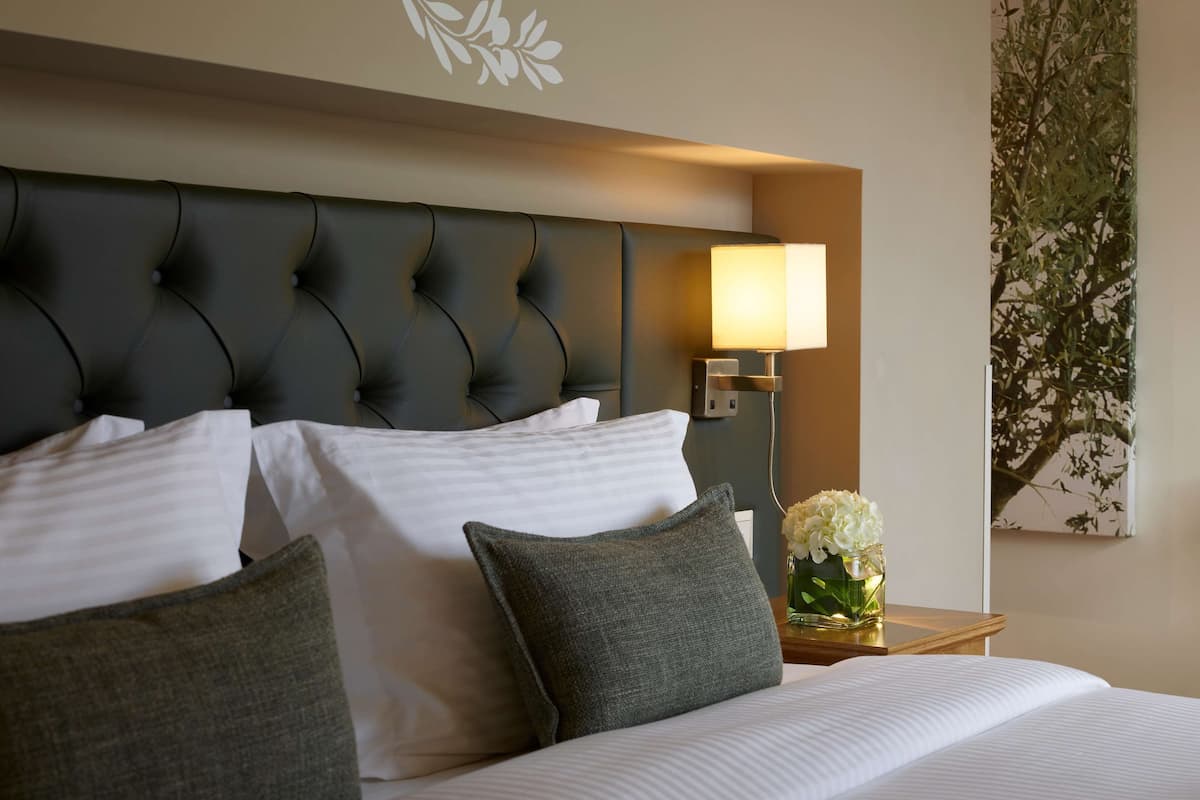 Superior kamer, 1 twee- of 2 eenpersoonsbedden | Een minibar, een kluis op de kamer, een bureau, verduisterende gordijnen