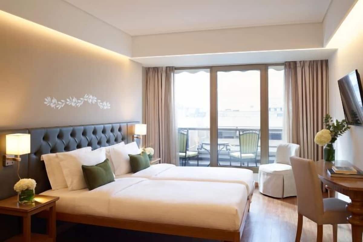 2 bedrooms, minibar, in-room safe, desk