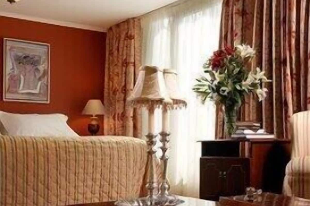 Minibar, in-room safe, desk, blackout drapes