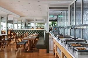 Colazione a buffet a pagamento, servita tutte le mattine 