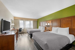 Habitación, 2 camas de matrimonio, no fumadores (Upgrade) | 1 dormitorio, escritorio, tabla de planchar con plancha y wifi gratis