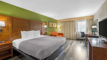 Room, 1 King Bed, Non Smoking (Upgrade) | 1 bedroom, desk, iron/ironing board, free WiFi