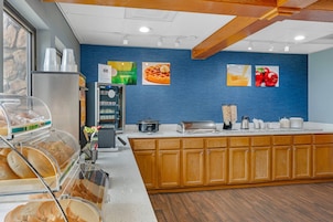 Free daily continental breakfast