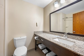Habitación estándar, 1 cama King size y sofá cama, para no fumadores | 1 habitación, escritorio, tabla de planchar con plancha y wifi gratis