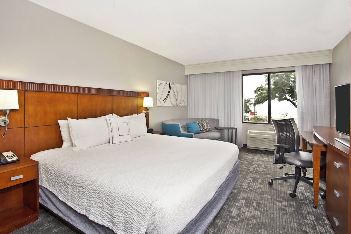 room, 1 king bed | 1 bedroom, premium bedding, down duvets, desk