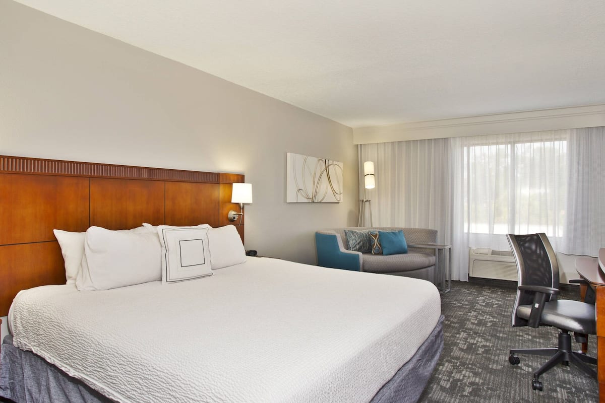 1 bedroom, premium bedding, down duvets, desk