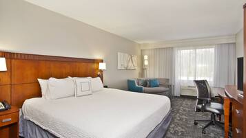 Hochwertige Bettwaren, Daunenbettdecken, Schreibtisch