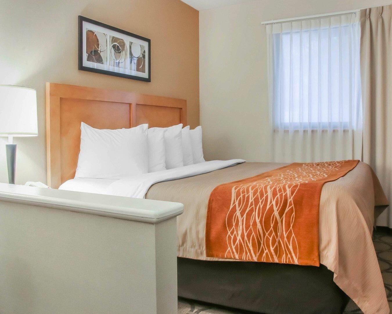 Suite, 1 Katil Raja (King), Non Smoking | Peralatan tempat tidur premium, tilam berlapik, meja 