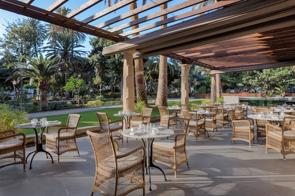 Daily buffet breakfast (EUR 27 per person)