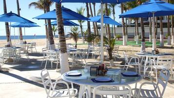 2 restaurants, local and international cuisine