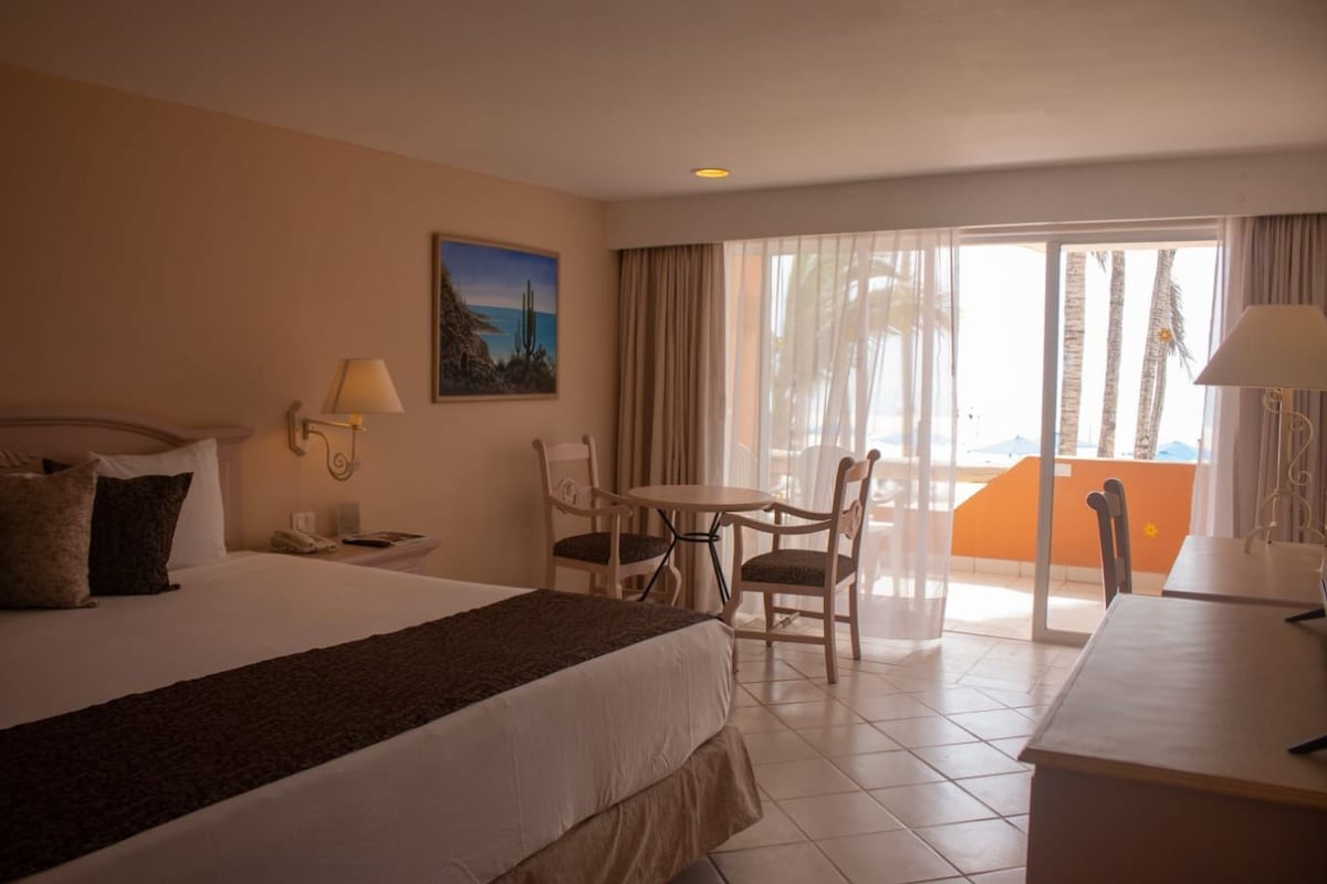 Double Room 2 Double Beds | In-room safe, desk, iron/ironing board (on request), WiFi (free)