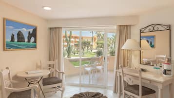 In-room safe, desk, iron/ironing board, free WiFi
