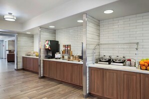Free daily buffet breakfast  - Fairfield Inn & Suites San Diego Old Town (San Diego)