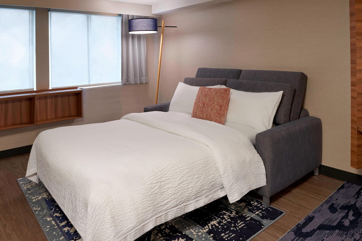 1 bedroom, in-room safe, desk, blackout drapes