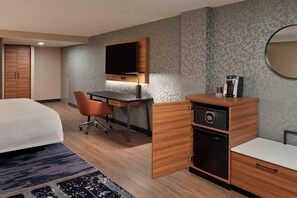 Suite, 1 King-Bett und Schlafsofa | Zimmersafe, Schreibtisch, Verdunkelungsvorhänge, Bügeleisen/Bügelbrett