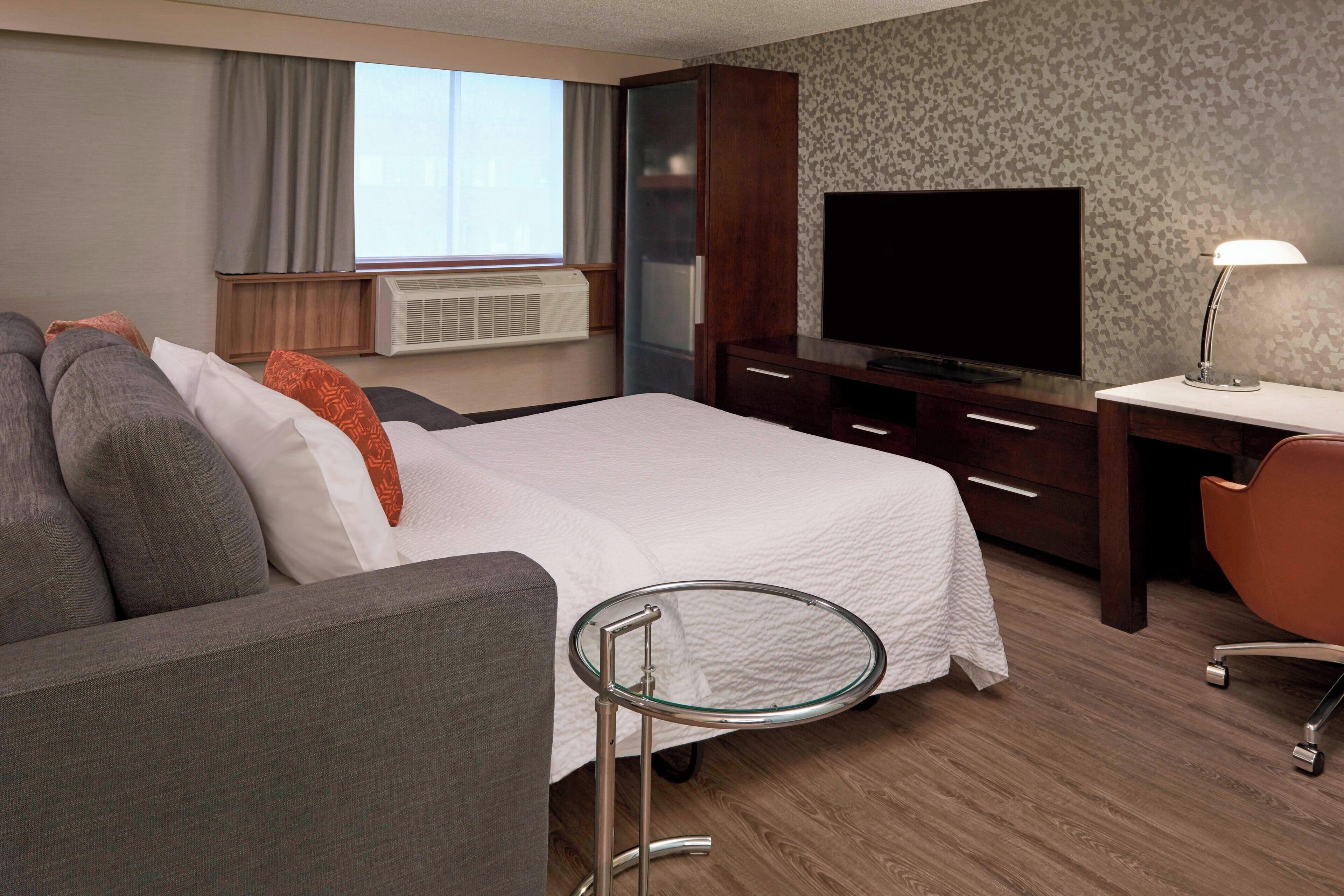 executive room, 1 king bed with sofa bed | in-room safe, desk, blackout curtains, iron/ironing board