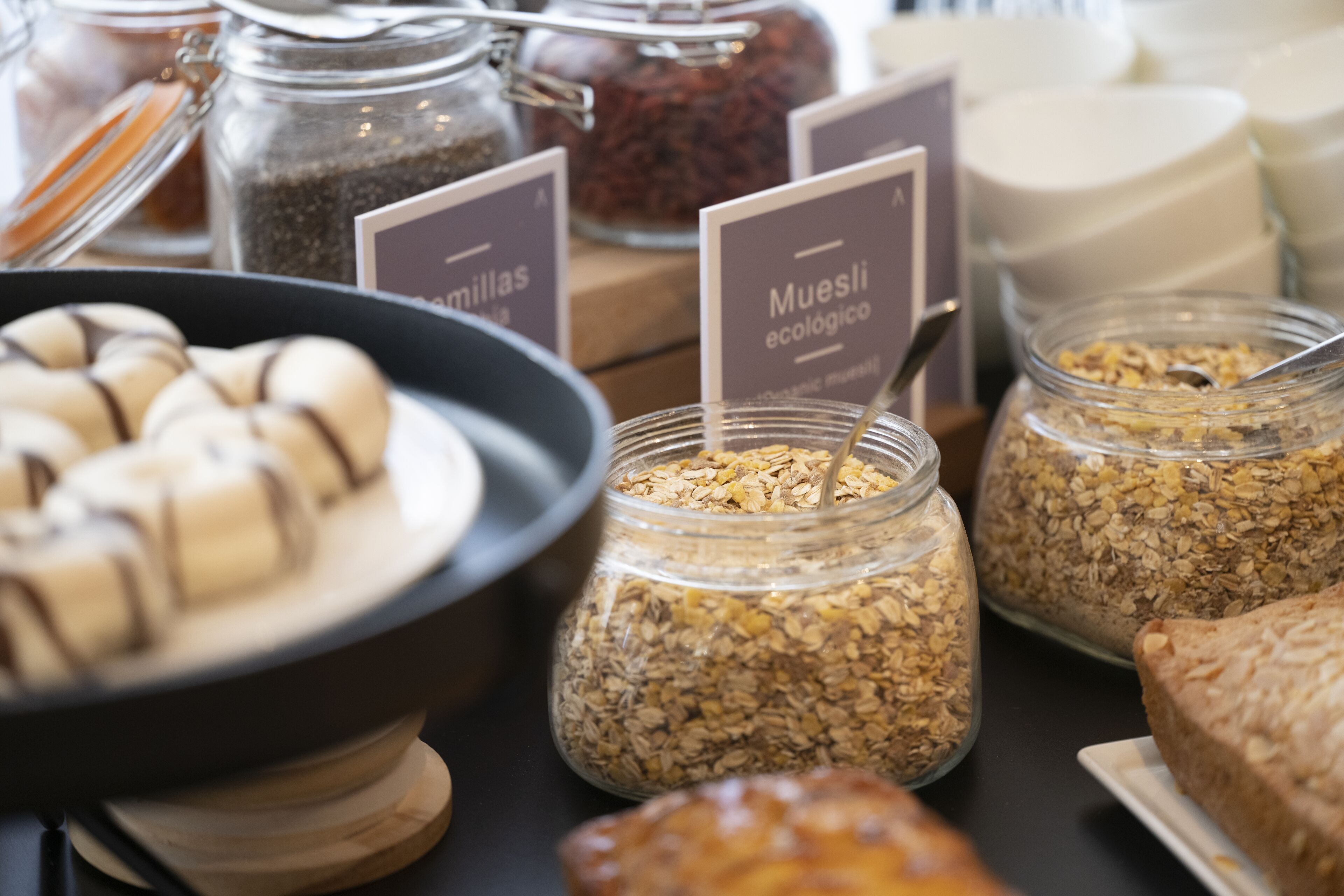 Se ofrece un desayuno bufé todos los días (por un coste adicional)