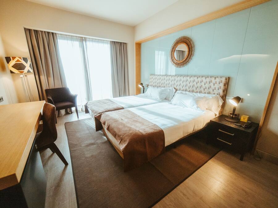 Habitación superior | 1 dormitorio, ropa de cama de alta calidad, minibar y caja fuerte