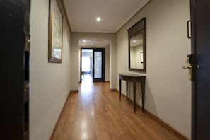 Kamar (Suite) | 1 kamar tidur, seprai premium, minibar, dan brankas