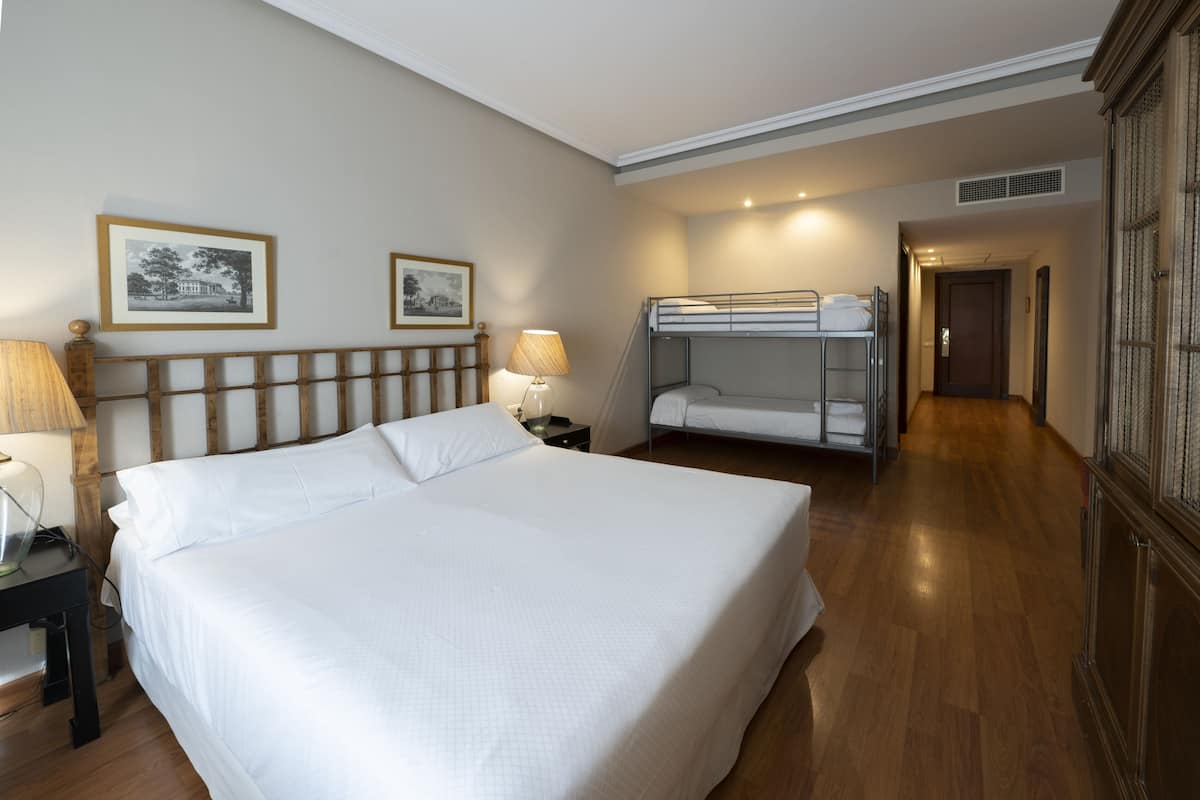 Quadruple Room | 1 bedroom, premium bedding, minibar, in-room safe