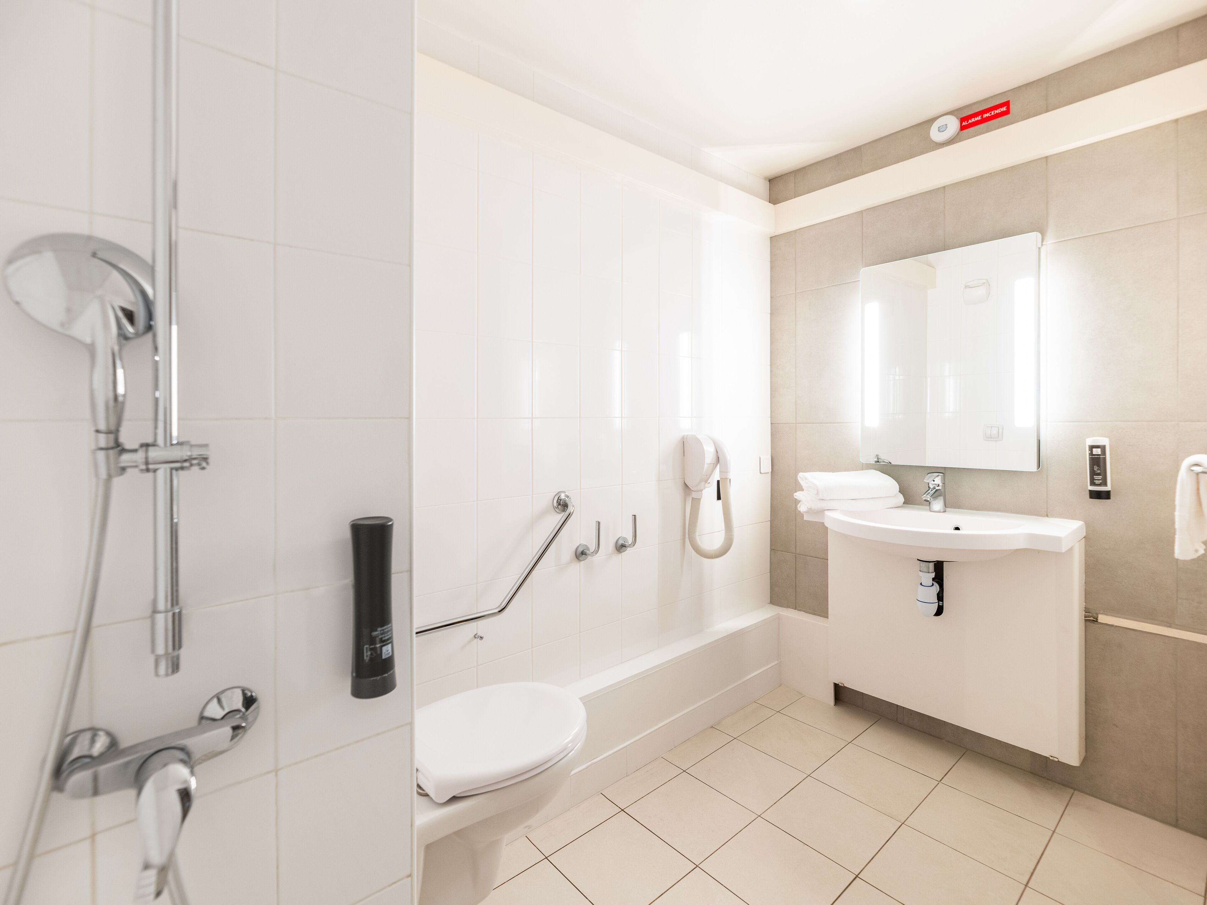 double room, accessible, non smoking (disability) | accessible bathroom