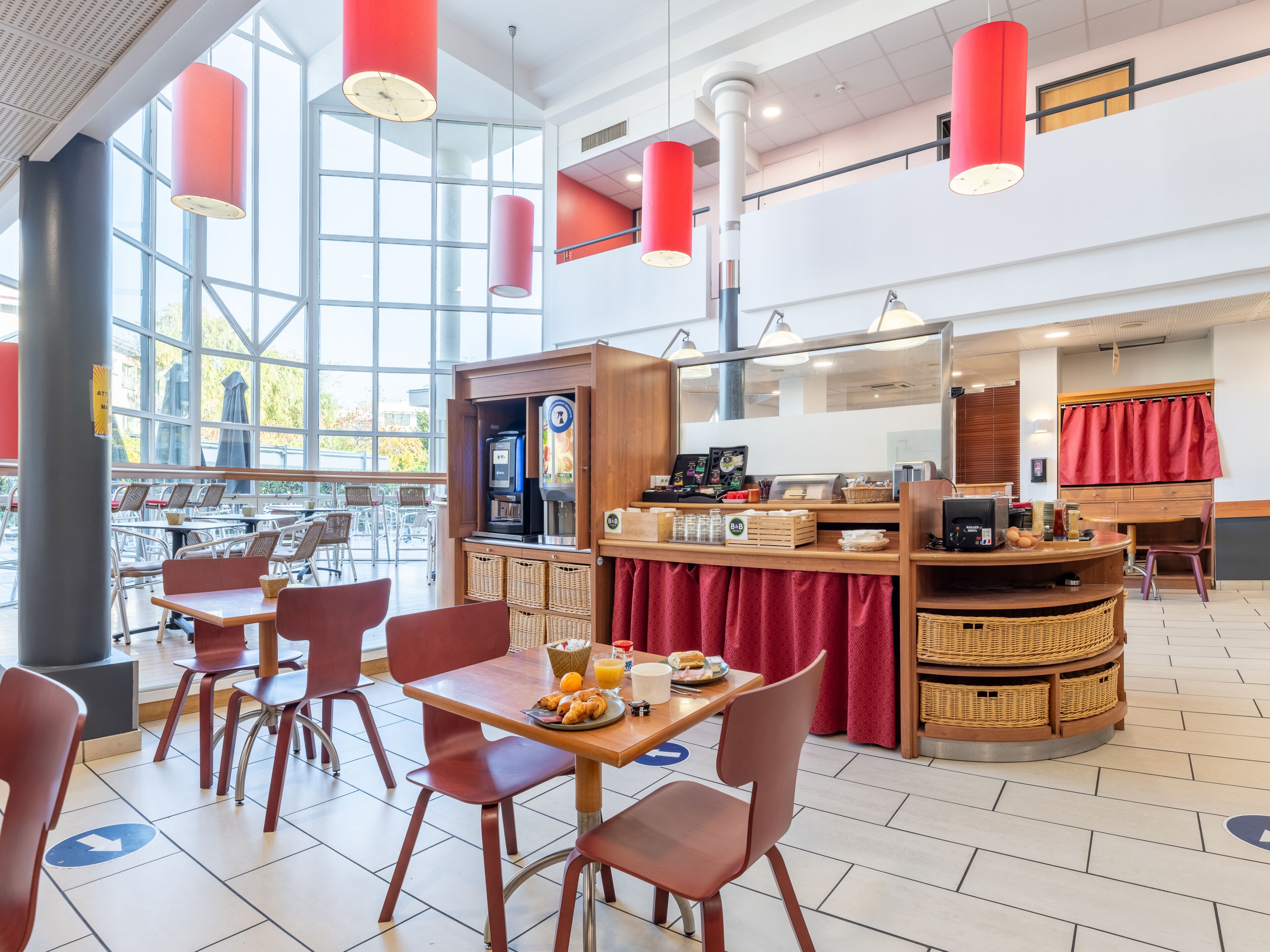 daily buffet breakfast for a fee