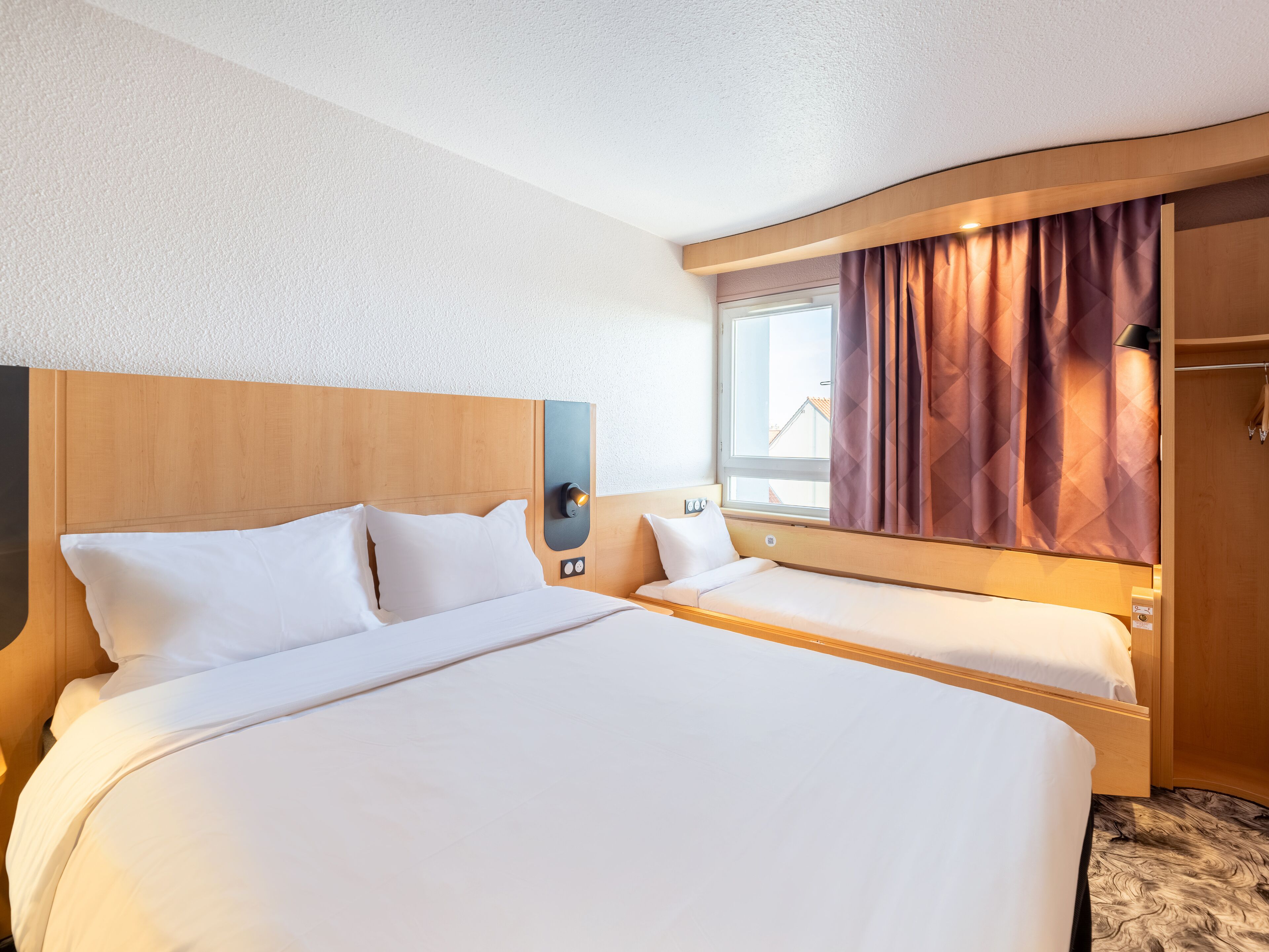 triple room, non smoking | 1 bedroom, premium bedding, pillow-top beds, desk