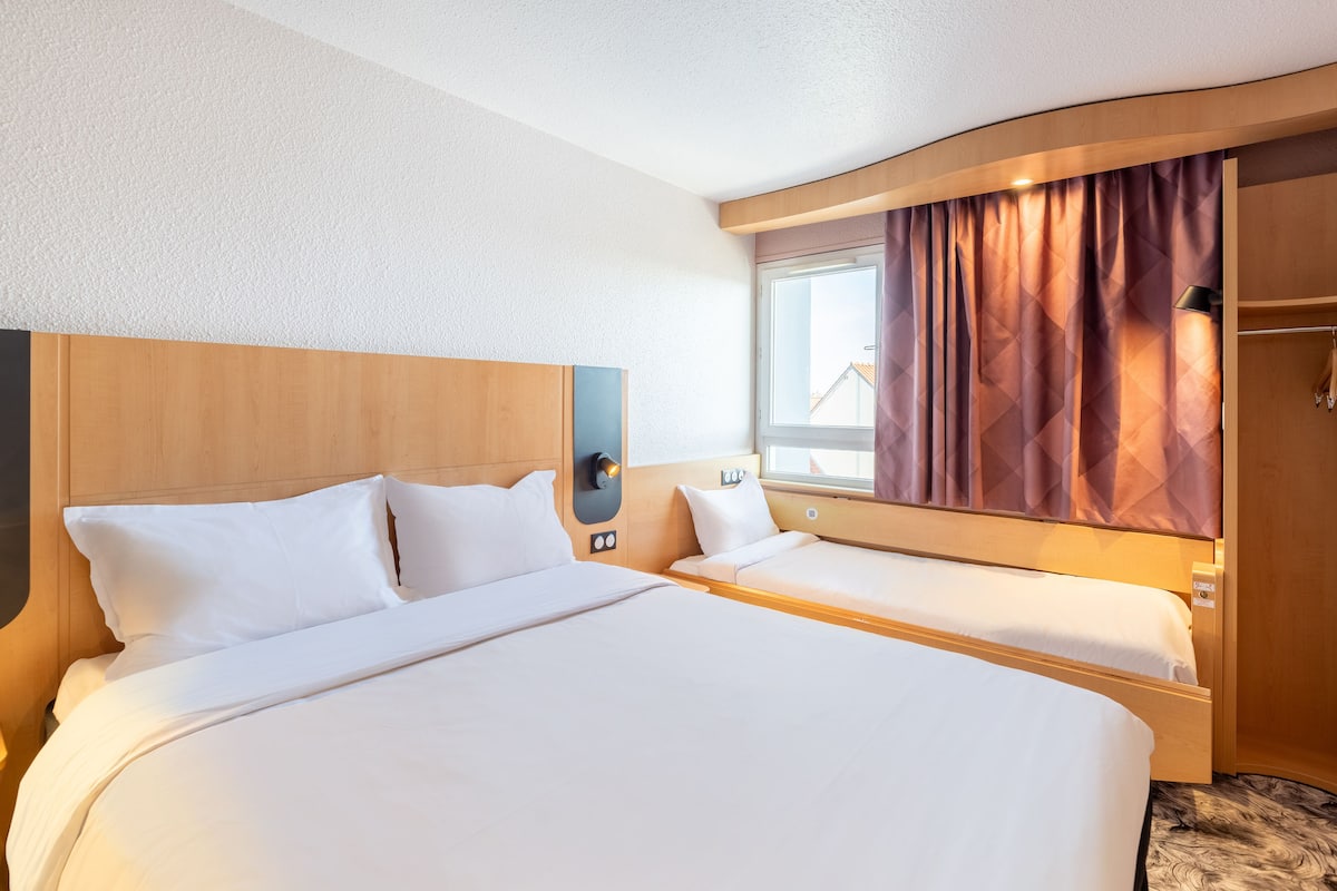 triple room, non smoking | 1 bedroom, premium bedding, pillow-top beds, desk