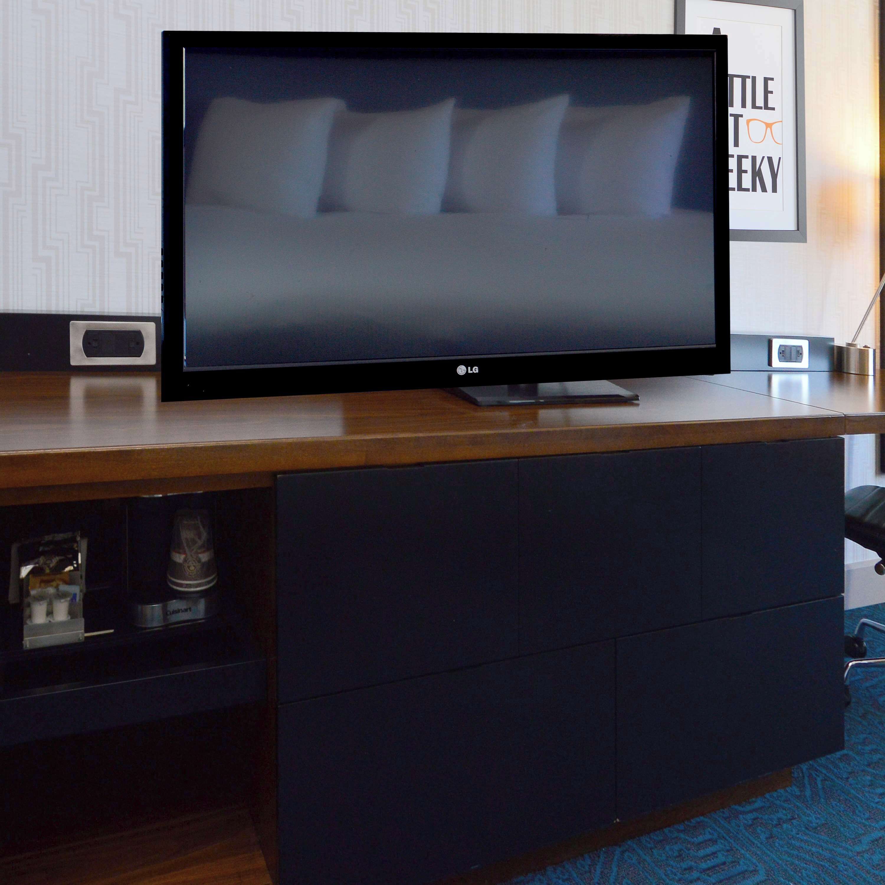 premium bedding, pillow-top beds, in-room safe, desk