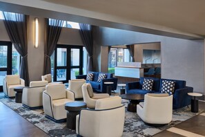 Lobby - Doubletree by Hilton Newark - Fremont (Newark)