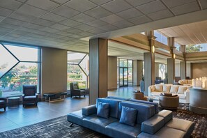 Lobby - Doubletree by Hilton Newark - Fremont (Newark)