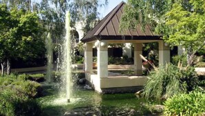 A gazebo with a water feature in a garden. - Doubletree by Hilton Newark - Fremont (Newark)