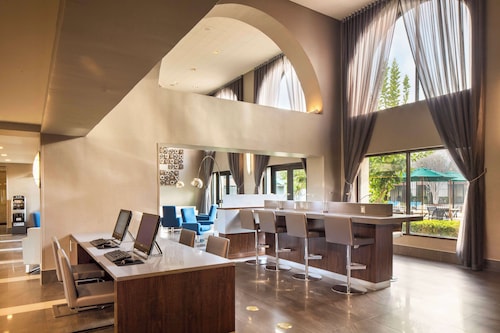 Doubletree by Hilton Newark - Fremont