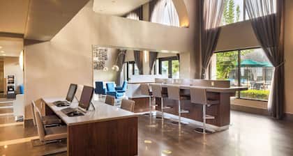 Doubletree by Hilton Newark - Fremont