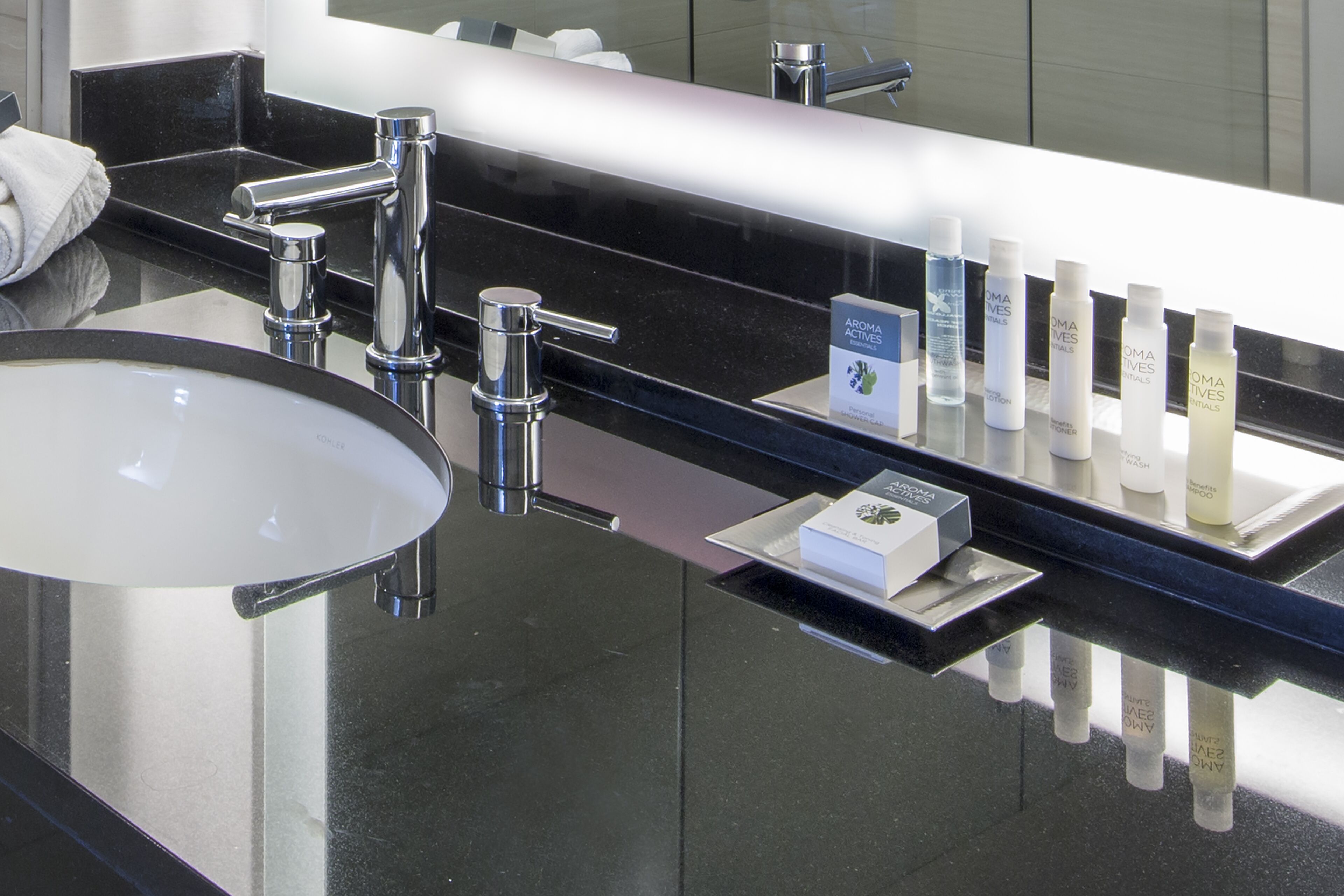 suite, 1 king bed, poolside | bathroom | combined shower/bathtub, free toiletries, hair dryer, towels