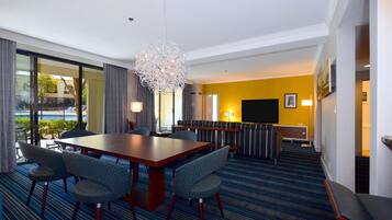 Suite, 1 King Bed, Poolside | Living area
