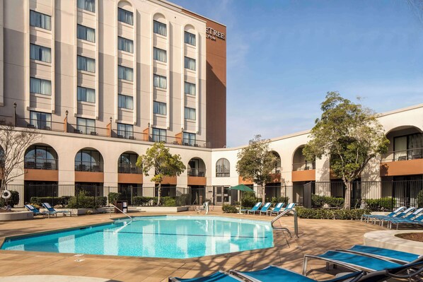 Outdoor pool, open 6:00 AM to 10:00 PM, sun loungers