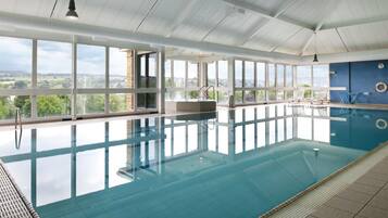 Indendørs pool
