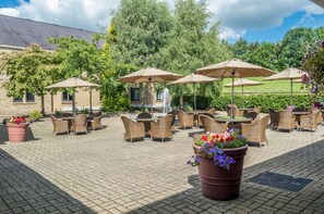 Breakfast, lunch, dinner served; local cuisine  - Holiday Inn Brighouse by IHG (Brighouse)