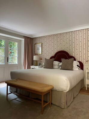 Classic Room, 1 Double Bed | Minibar, in-room safe, individually decorated, blackout drapes