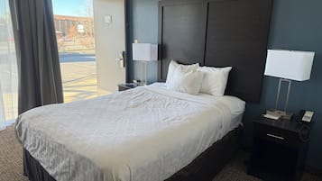 Room, 1 Queen Bed | Premium bedding, Select Comfort beds, individually furnished, desk