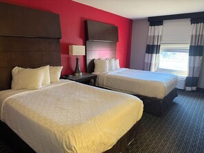 Zimmer, 2 Doppelbetten | Hochwertige Bettwaren, Select-Comfort-Betten, individuell eingerichtet